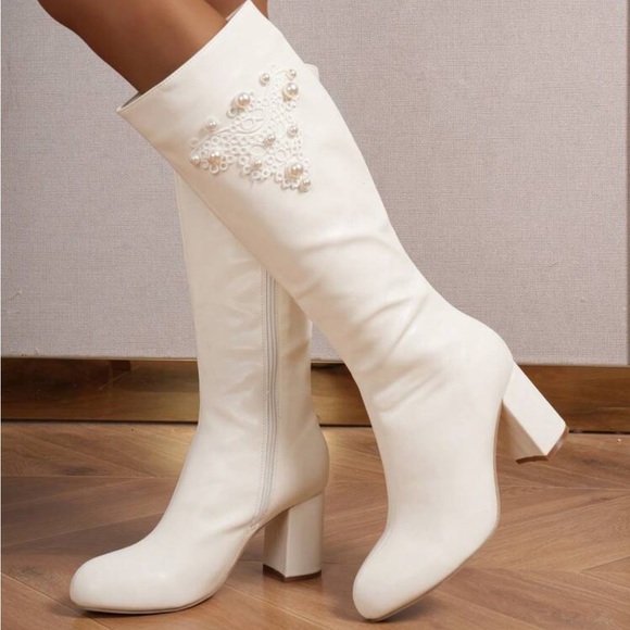 Shoes - Round toe Platform Boots (White)